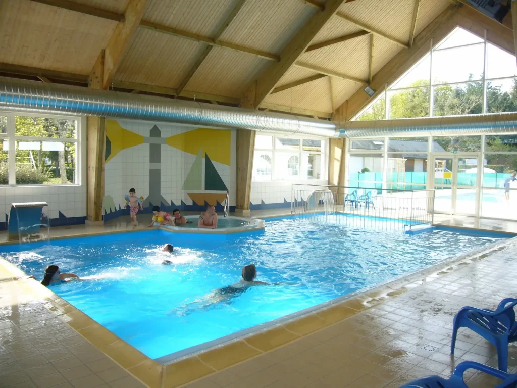 camping dans le golfe du morbihan avec piscine couverte