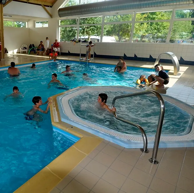 camping dans le Morbihan en bord de mer avec piscine couverte