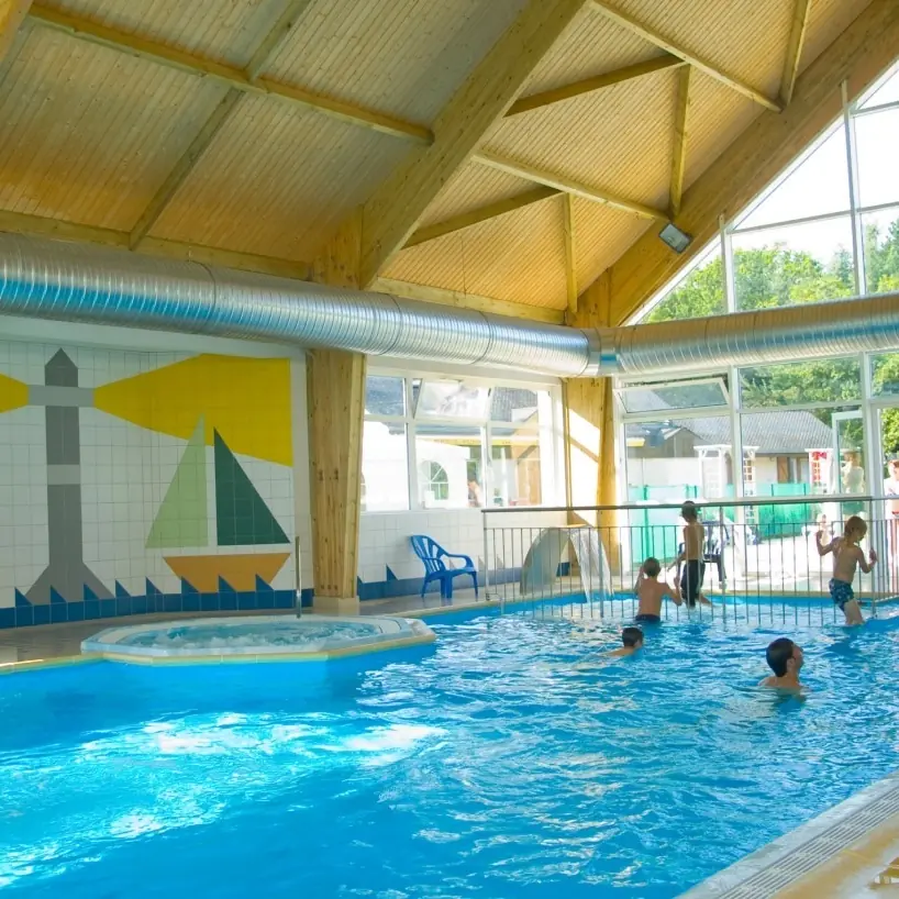 Camping dans le Morbihan avec piscine couverte