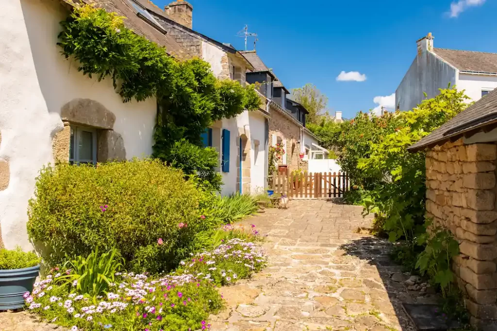 Une ruelle sur L'île aux Moines